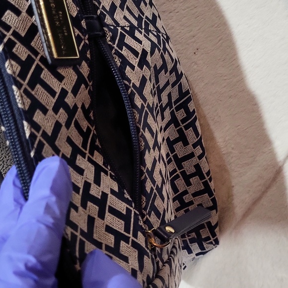 Tommy Hilfiger Purse - Picture 11 of 14